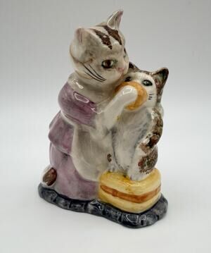 Beatrix Potter’s Tabitha Twitchit and Miss Moppet Figurine 1976 Beswick England